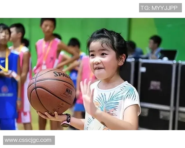 姚明女儿首次公开亮相引发热议展现运动天赋与家族魅力