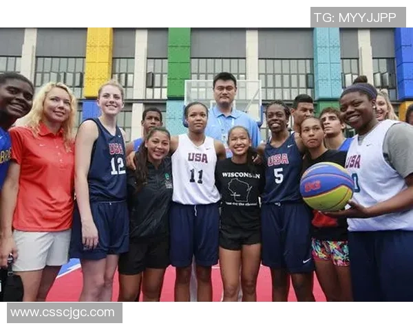 美女记者深度采访姚明分享篮球生涯与人生智慧的精彩瞬间