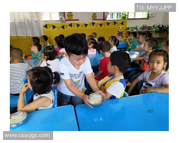 足球明星妻子海娜的魅力瞬间与生活点滴精彩回顾